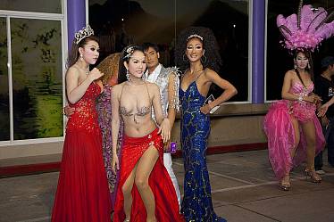 Трансвеститы в Тайланде бывают красивые. Фото