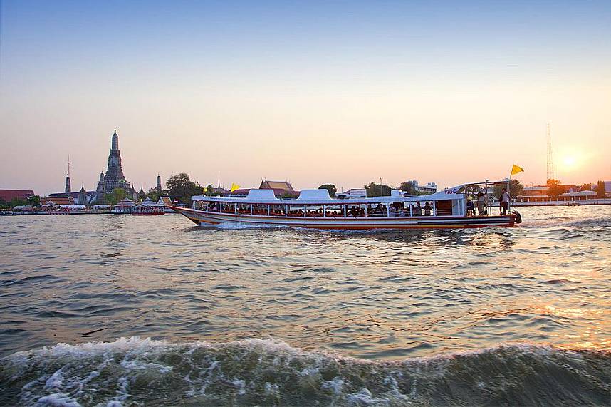 Do not miss a family boat tour on Chao Phraya River Bangkok