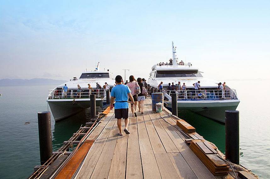 The speedy catamaran boats bring you safely to Koh Tao and Koh Nang Yuan