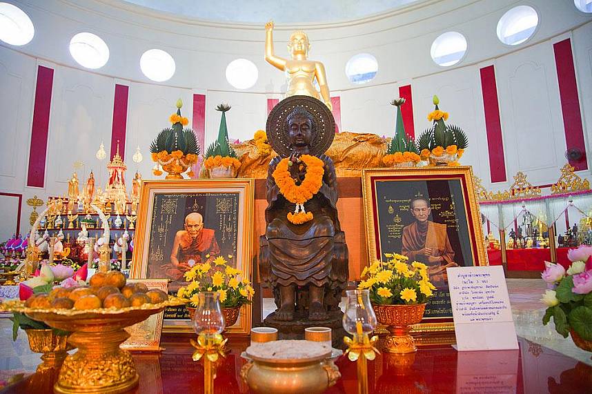Baan Sukhawadee in Pattaya houses paintings of great spiritual Thai leaders