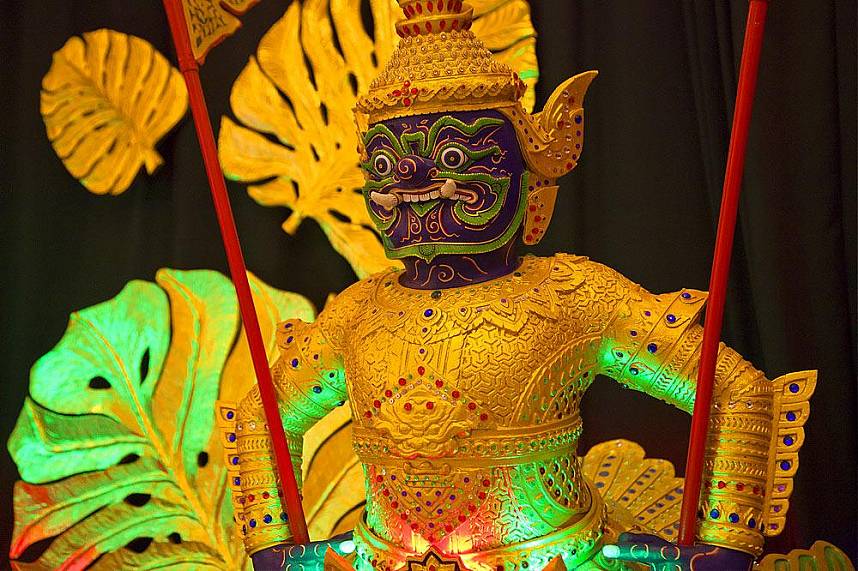 Miniature Royal Barge Perfomance Pattaya is a must see place during a Thailand holiday