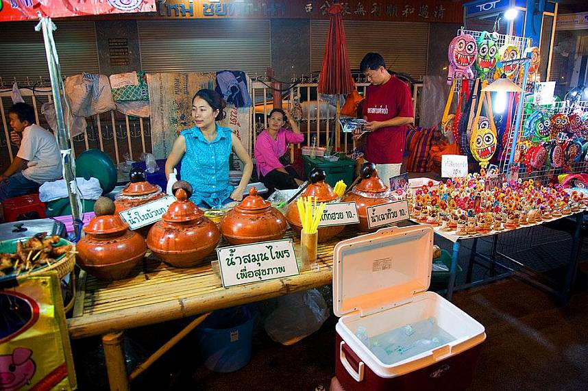 Walking Street in Chiang Mai offers all kinds of handicraft and delicious local drinks