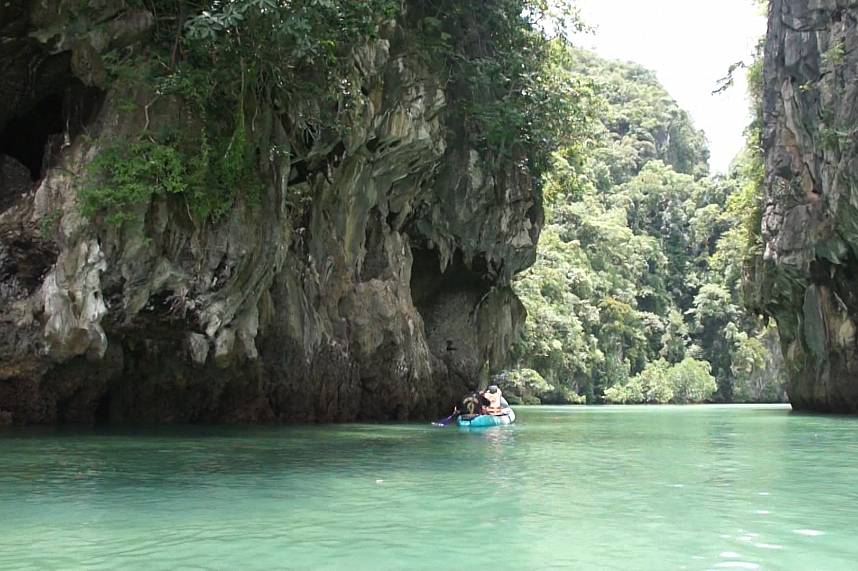 A Sea Kayak tour in Krabi is with the amazing limestone cliffs one of the top attractions
