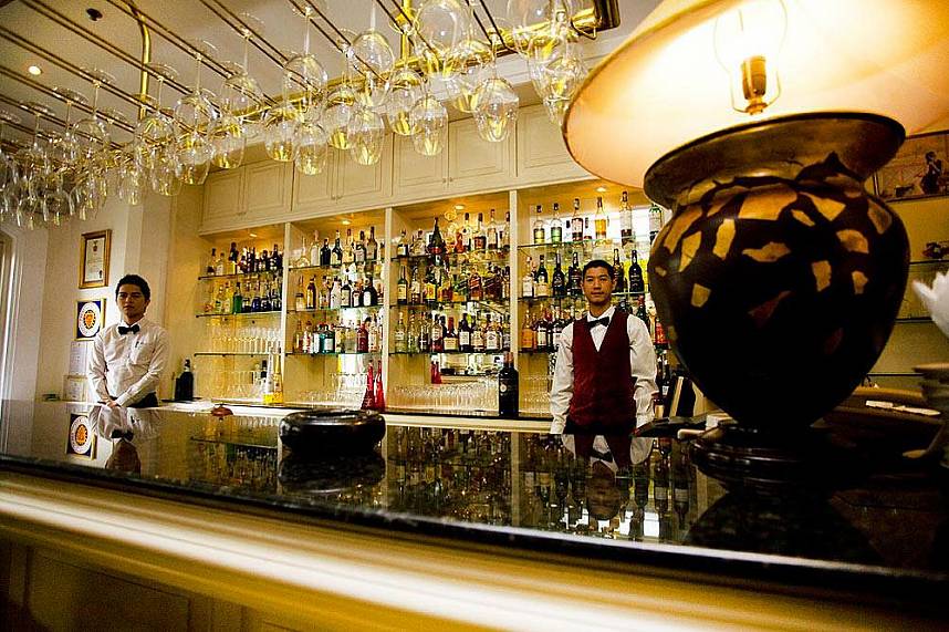 Bar tenders will mix the perfect cocktail for you at Mata Hari Restaurant Pattaya