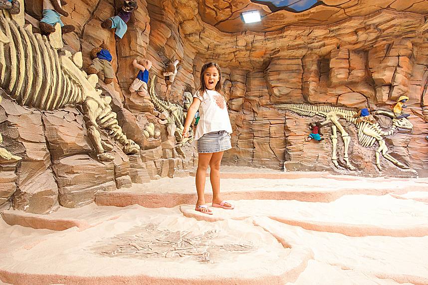 this kid enjoys the fantastic Pattaya Teddy Bear Museum