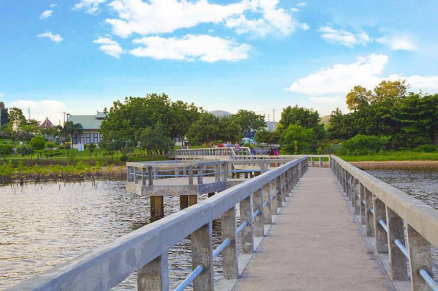 Tourists enjoy the long footbridge at Samaesarn Island Pattaya