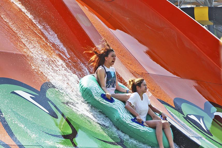 May you get scared during a adrenaline pumping water slide at Pattaya Water Park Cartoon Network Amazone