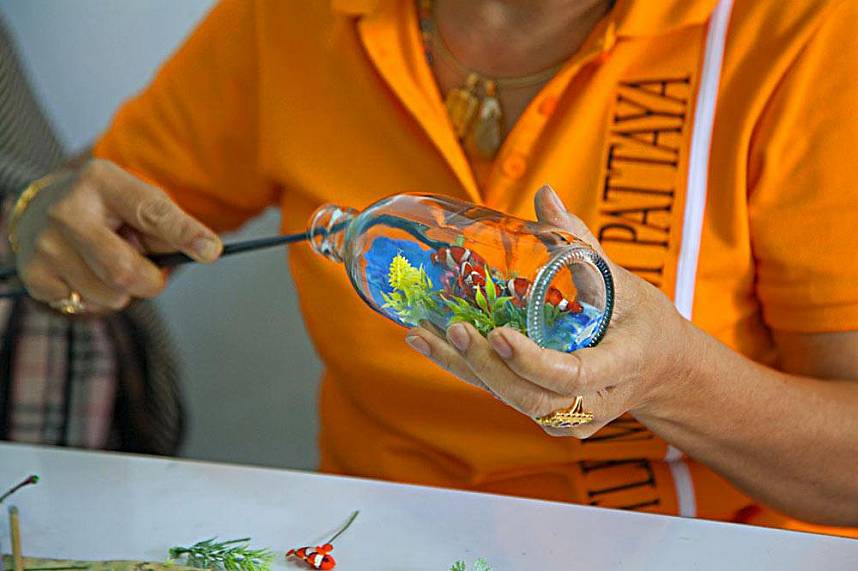 The master shows how it is done at Pattaya Bottle Art Museum