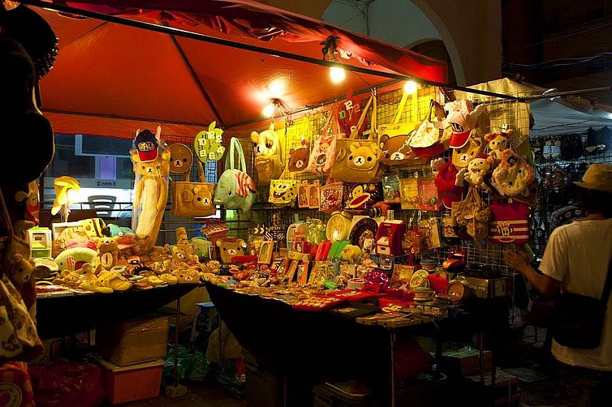 Souvenirs for the whole family at Pattaya Weekend Night Market