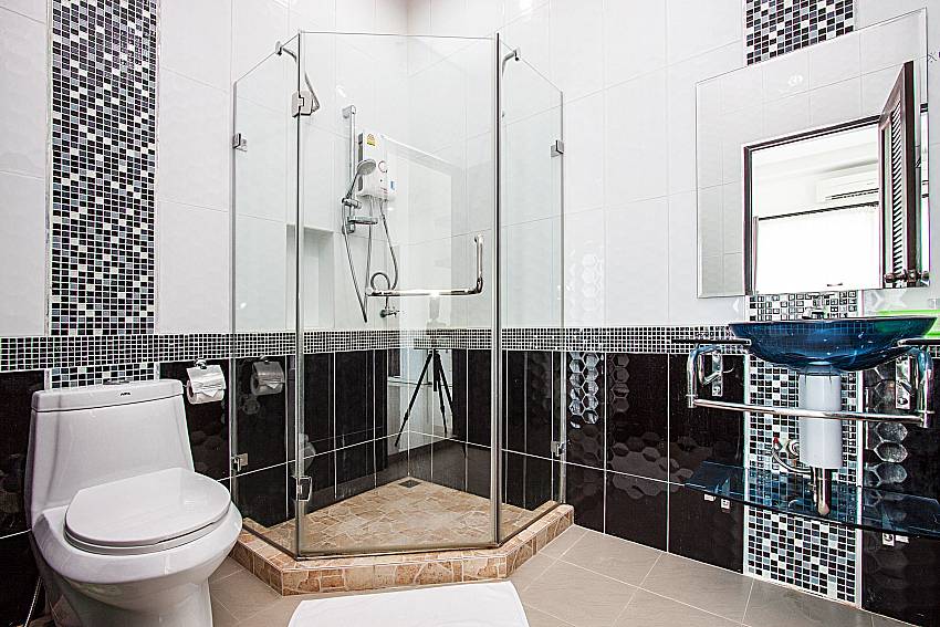 Bath mirror with toilet of Baan Kiet 2
