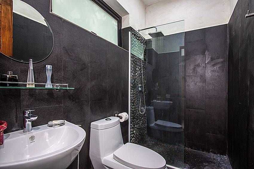 ฺBasin wash with toilet of Paritta sky Villa B