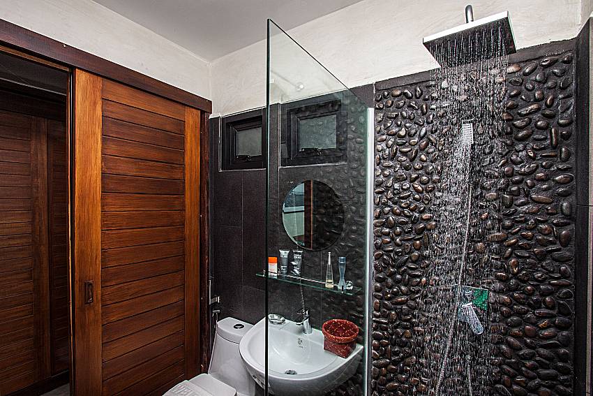 Shower with toilet of Paritta Sky Villa A