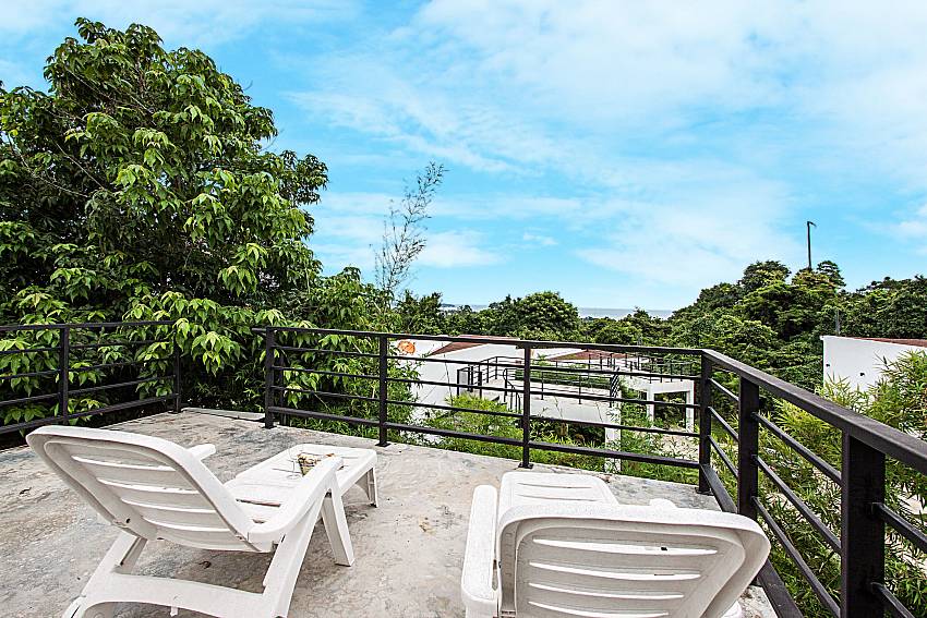 Sun bed Overlooking the lush greenery of Chaweng Design villa No.3