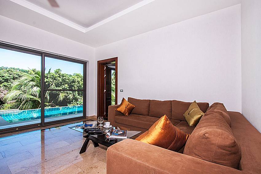 Living room next to the pool of Villa Gaw Sawan 