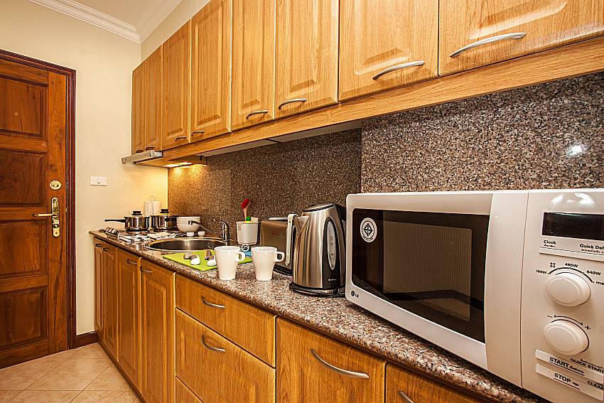 Kitchen with microwave of Sirinda Residence No.28