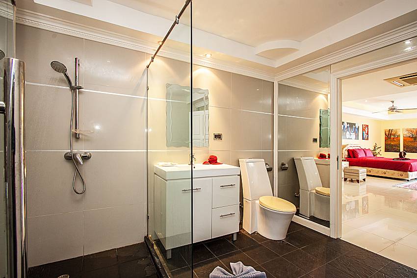 Master bedroom with en suite bathroom of Pratumnak Argyle Villa