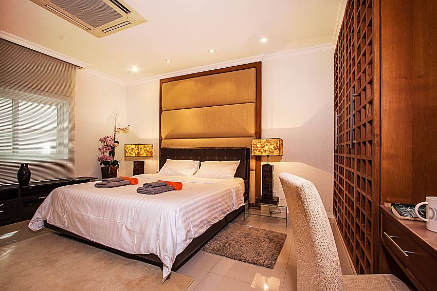 Bedroom with  wardrobe of Villa Majestic (First)