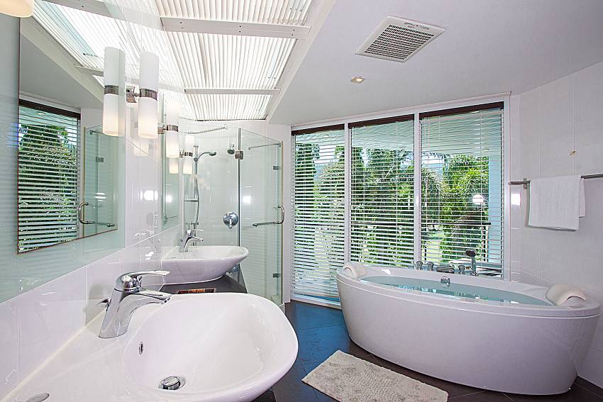 Bathroom with shower Yu-Pha Villa in Phuket