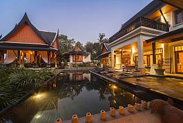 Feudale moderne 5 Schlafzimmer Thai-Design-Villa mit privatem Pool und Garten in Rawai Phuket