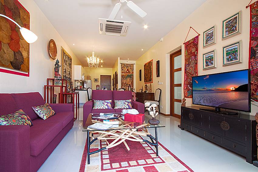 Living room with TV Preuk Sah Villa in Phuket