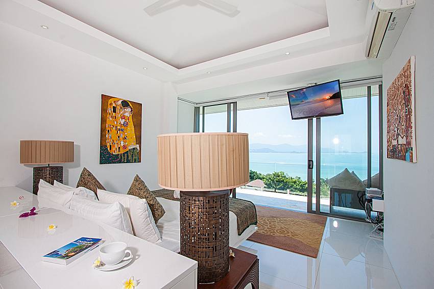 Living room with TV Aurora Bay Villa in Samui