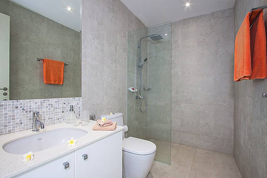Bathroom with shower Aurora Bay Villa in Samui