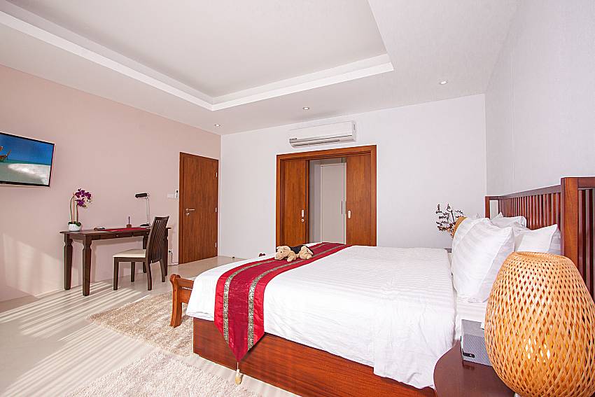 Bedroom with TV Villa Ram Phai in Samui