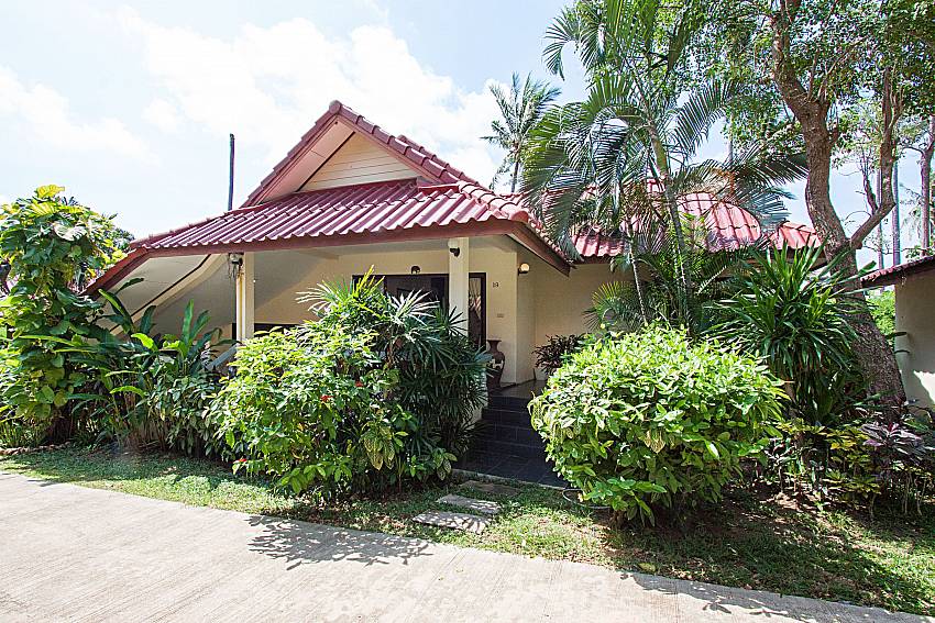 Property and garden Happiness Villa A in Koh Samui