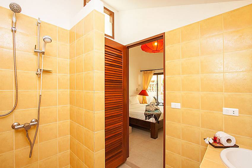 Bathroom with shower Happiness Villa A in Koh Samui