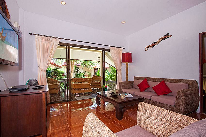 Living room with TV Happiness Villa A in Koh Samui