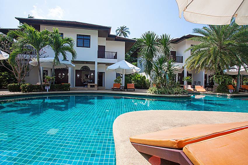 Swimming pool and property Maprow Palm Villa No. 3 in Samui