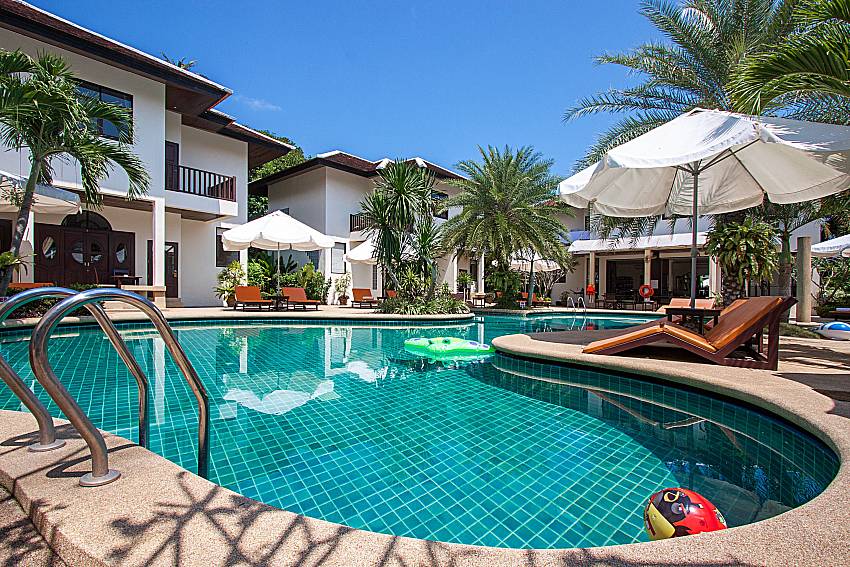 Swimming pool and property Maprow Palm Villa No. 7 in Samui
