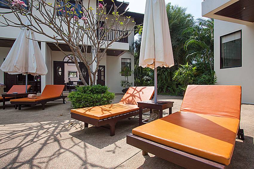 Sun bed Maprow Palm Villa No. 7 in Samui