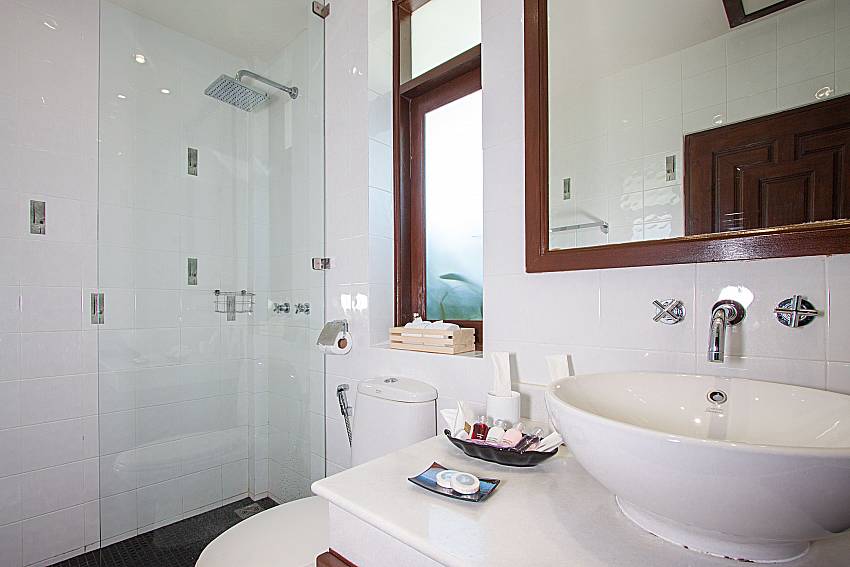 Bathroom with shower Blossom Dew Villa B in Samui 