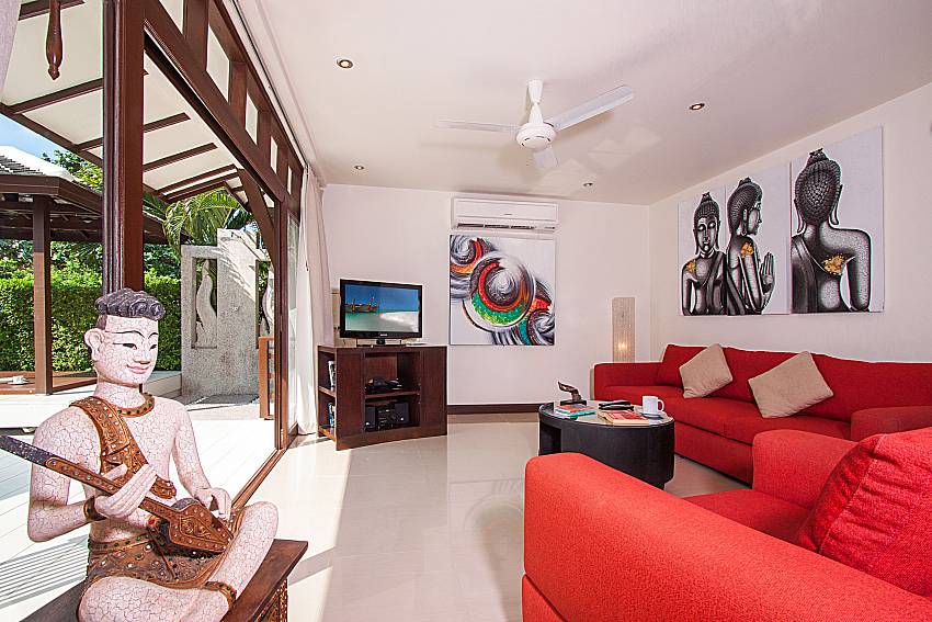 Living room with TV Blossom Dew Villa D in Koh Samui
