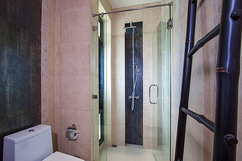 Bathroom with shower Blossom Dew Villa E in Samui 
