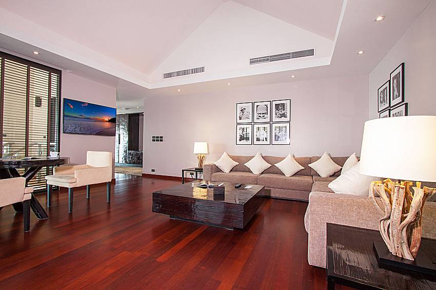 Living room with TV Nikki Beach Resort - Ocean View Penthouse Suite 1 in Samui