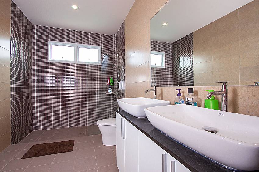Bathroom with shower City Haven Villa in Central Pattaya