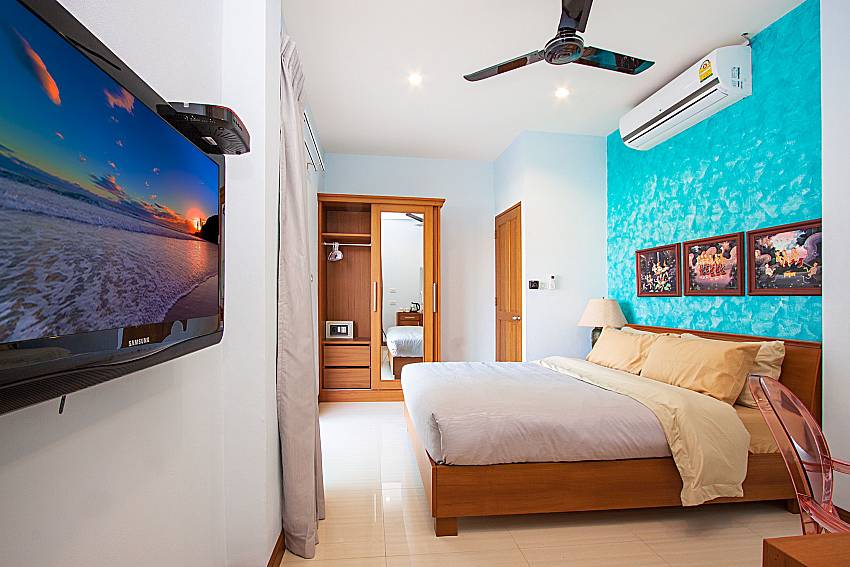 Bedroom with TV City Haven Villa in Central Pattaya