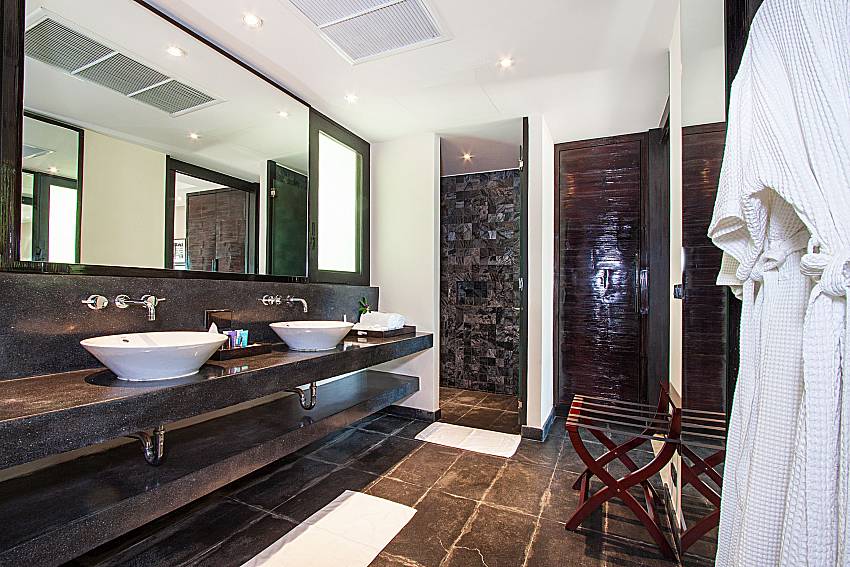 Bath room with shower Nikki Beach Resort - Beach Front Star 2 in Samui
