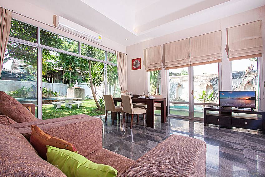 Living room with TV Baan Mork Nakara B in East Pattaya