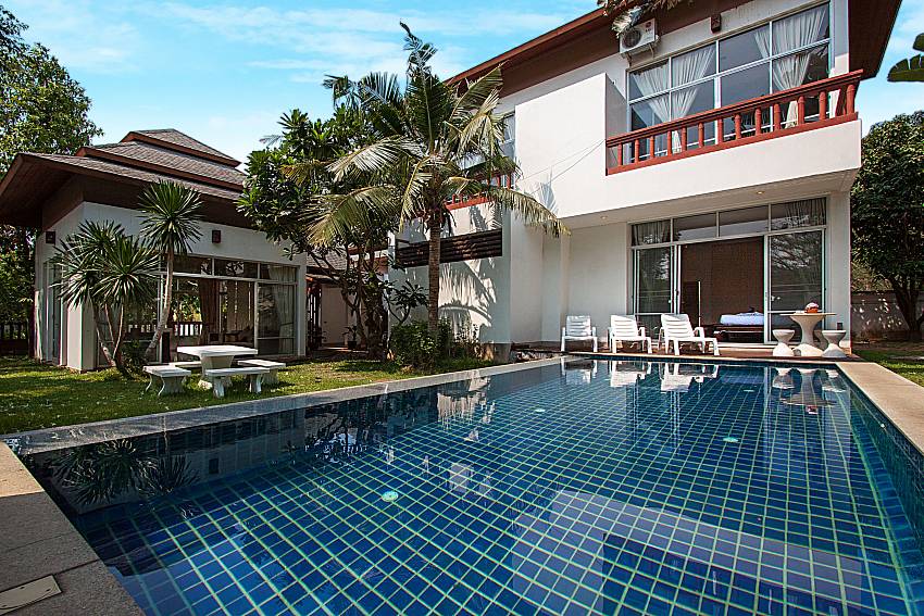 Swimming pool and property Baan Mork Nakara B in East Pattaya