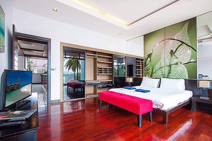 Bedroom with TV Villa Yamuna in Phuket