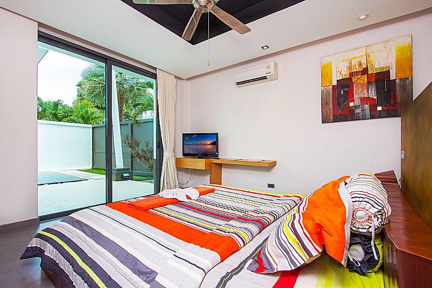 Bedroom with TV Villa Elina in Phuket