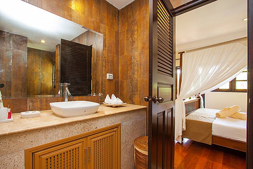 Bathroom Maprow Palm Villa 301 in Samui