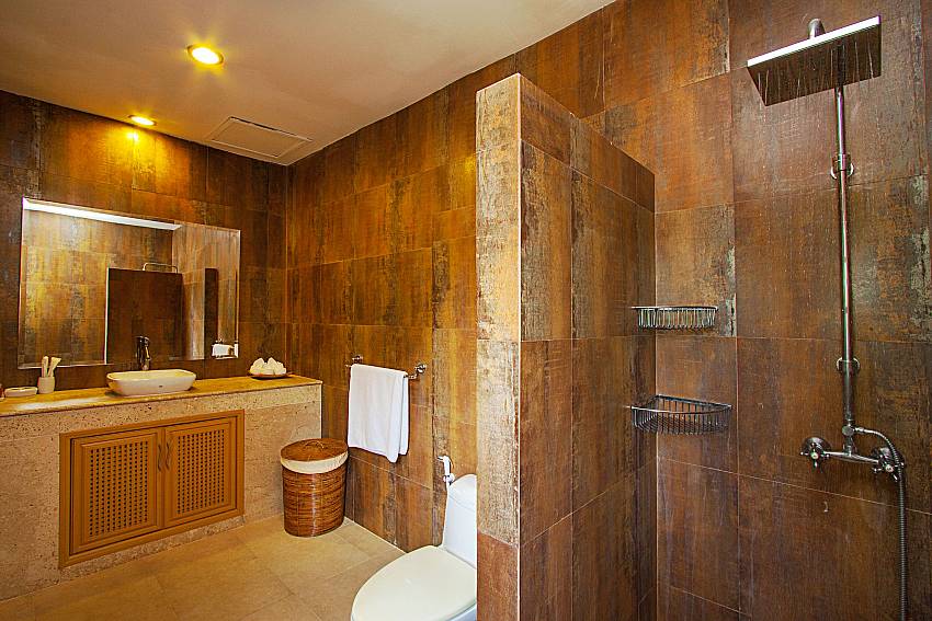 Bathroom with shower Maprow Palm Villa 301 in Samui