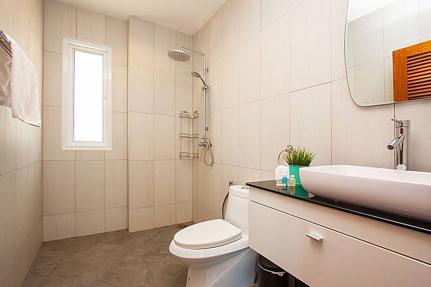 Bathroom with shower Interstellar Beachfront Villa B in Samui