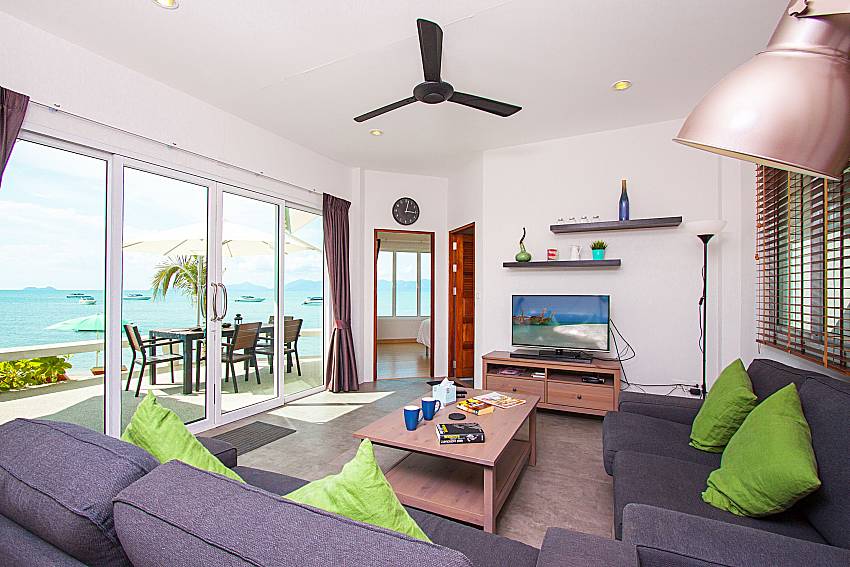 Living room with TV and sea view Interstellar Beachfront Villa A in Samui