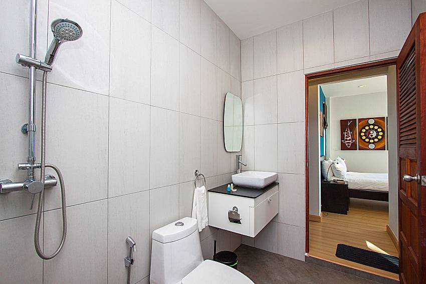 Bathroom with shower Interstellar Beachfront Villa A in Samui