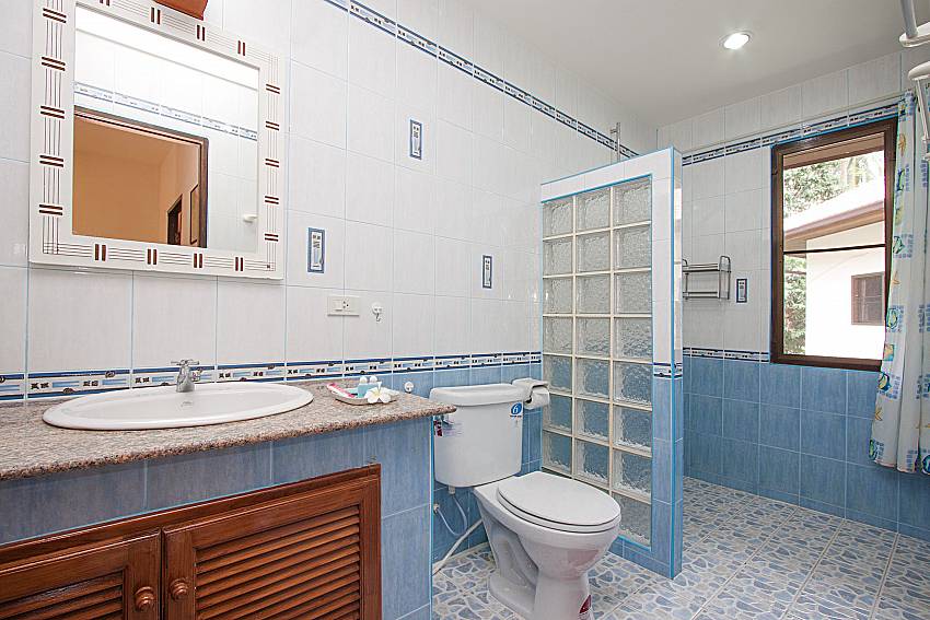 Bathroom Wan Hyud Villa at Chaweng in Samui